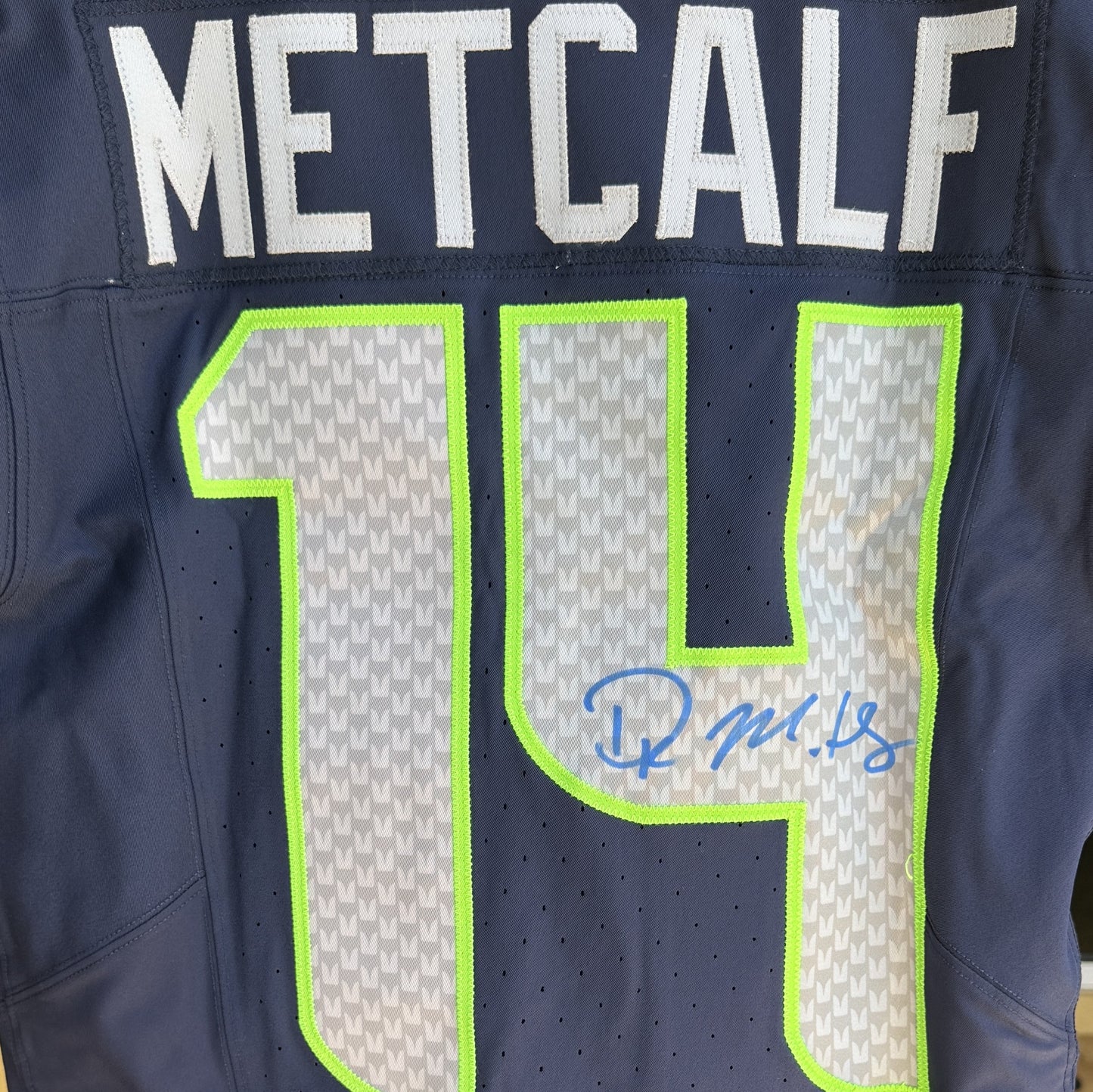 DK Metcalf Hand-Signed Seattle Seahawks Nike Authentic NFL Jersey Rare Memorabilia - PSA Certified