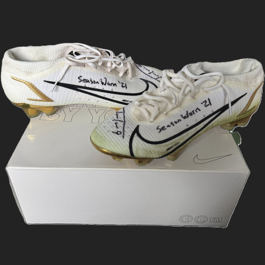 Justin Tucker Signed ✍️ + Inscribed GAME WORN 💪 NFL Cleats 👟 21-22 Season Baltimore Ravens 💜 Also includes COA 🛡️