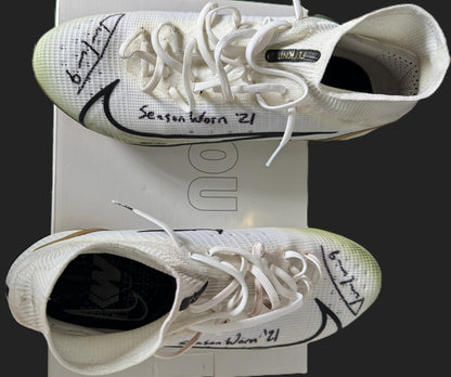 Justin Tucker Signed ✍️ + Inscribed GAME WORN 💪 NFL Cleats 👟 21-22 Season Baltimore Ravens 💜 Also includes COA 🛡️