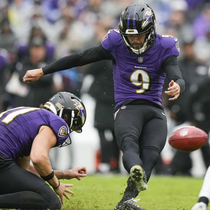 Justin Tucker Signed✍️GAME WORN💪NFL Cleats👟2021-22 Season Baltimore Ravens💜Inscribed🛡️