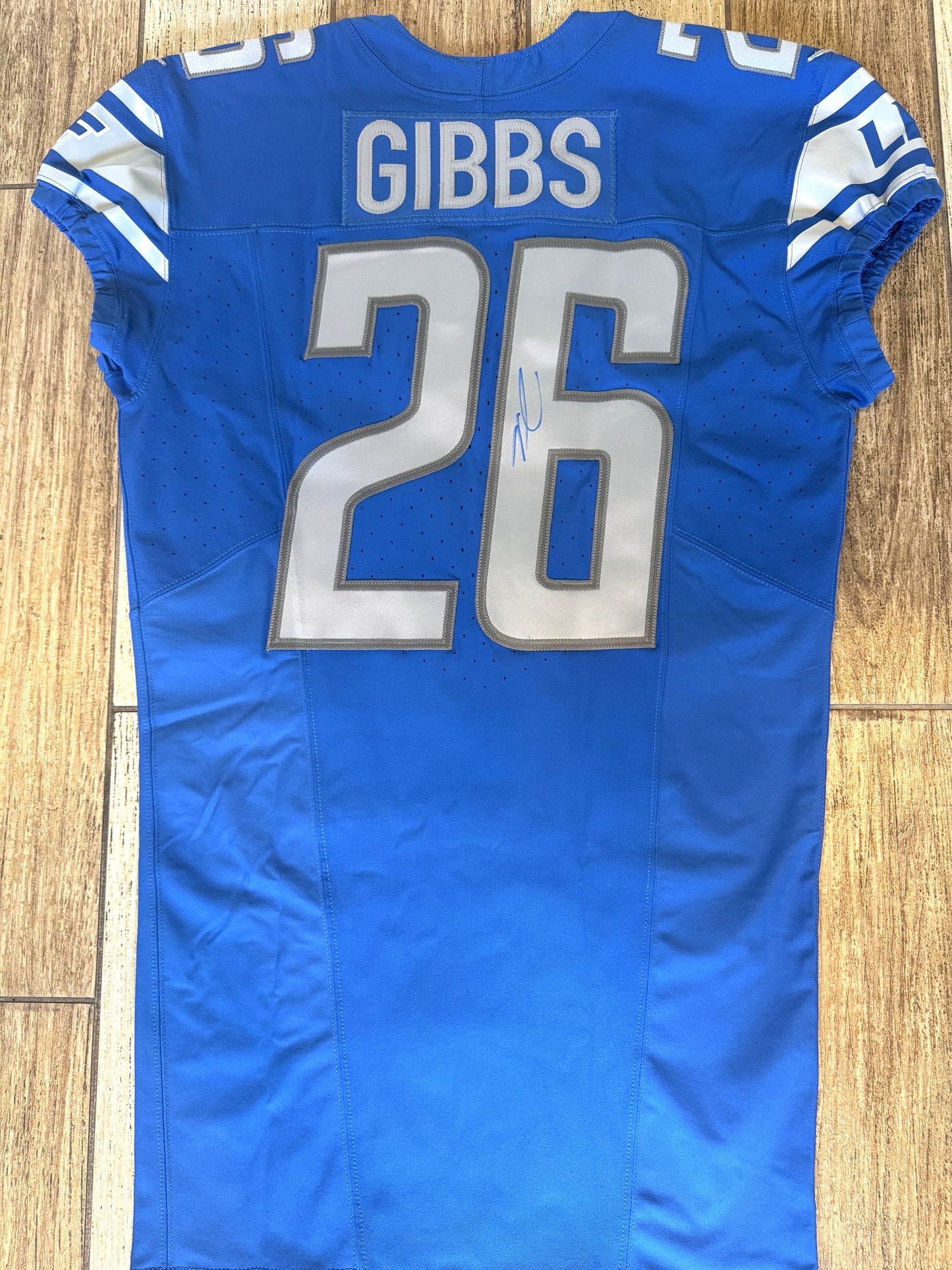 Jahmyr Gibbs SIGNED✍️Detroit Lions🦁Authentic Nike NFL Jersey👕 Also includes PSA Authentication💥
