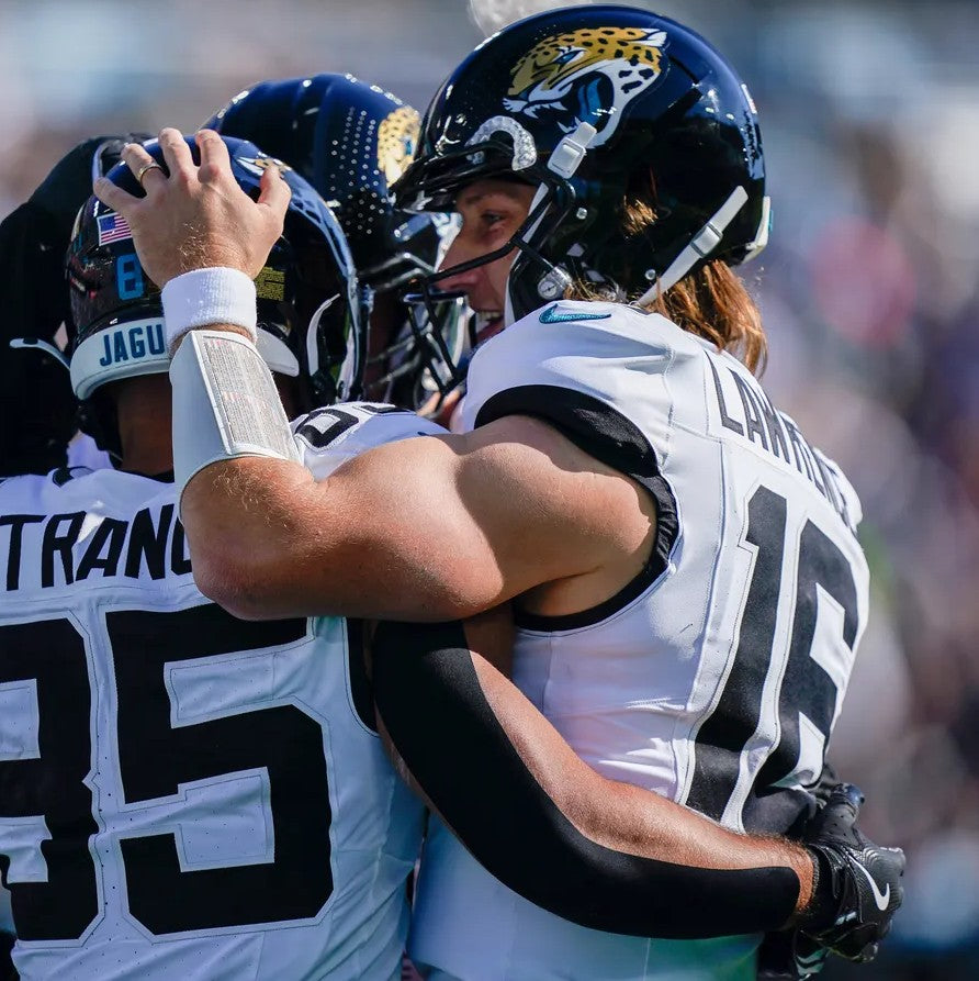 Trevor Lawrence GAME WORN 11/30/25 PHOTO MATCHED 📸 Jacksonville Jaguars NFL Jersey vs Tennessee Titans Also includes COA