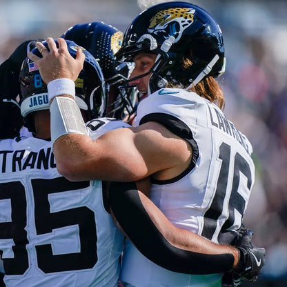 Trevor Lawrence GAME WORN 11/30/25 PHOTO MATCHED 📸 Jacksonville Jaguars NFL Jersey vs Tennessee Titans Also includes COA