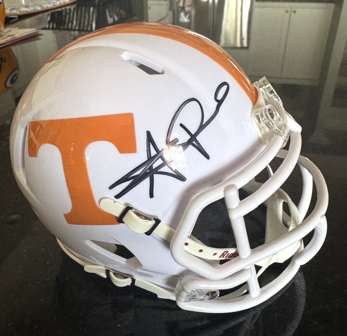Alvin Kamara Hand-Signed✍️Tennessee Volunteers Speed Mini-Helmet NFL Memorabilia