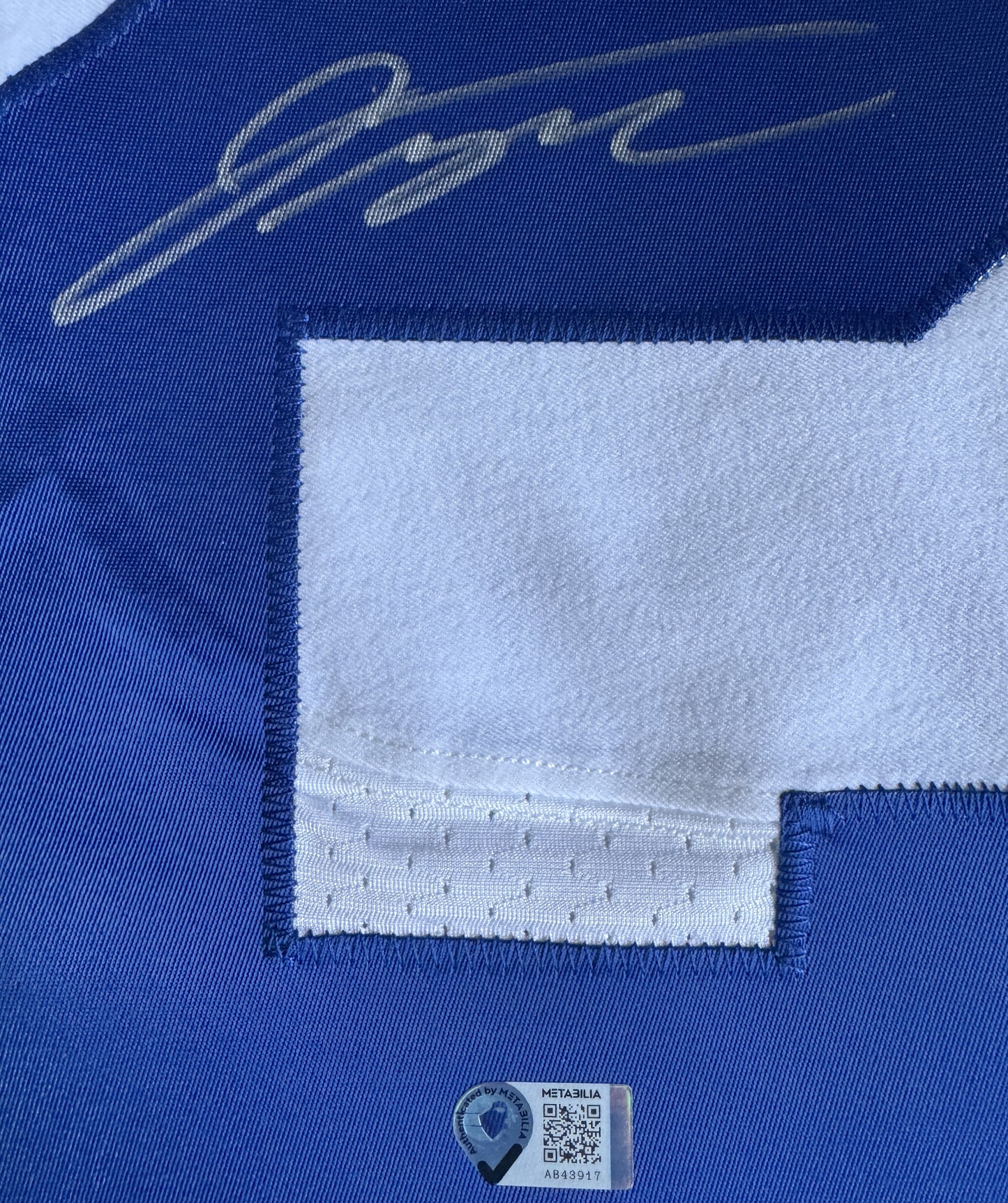 Jonathan Taylor SIGNED TEAM ISSUED Indianapolis Colts Nike NFL Jersey 👕 Also includes COA 🛡️