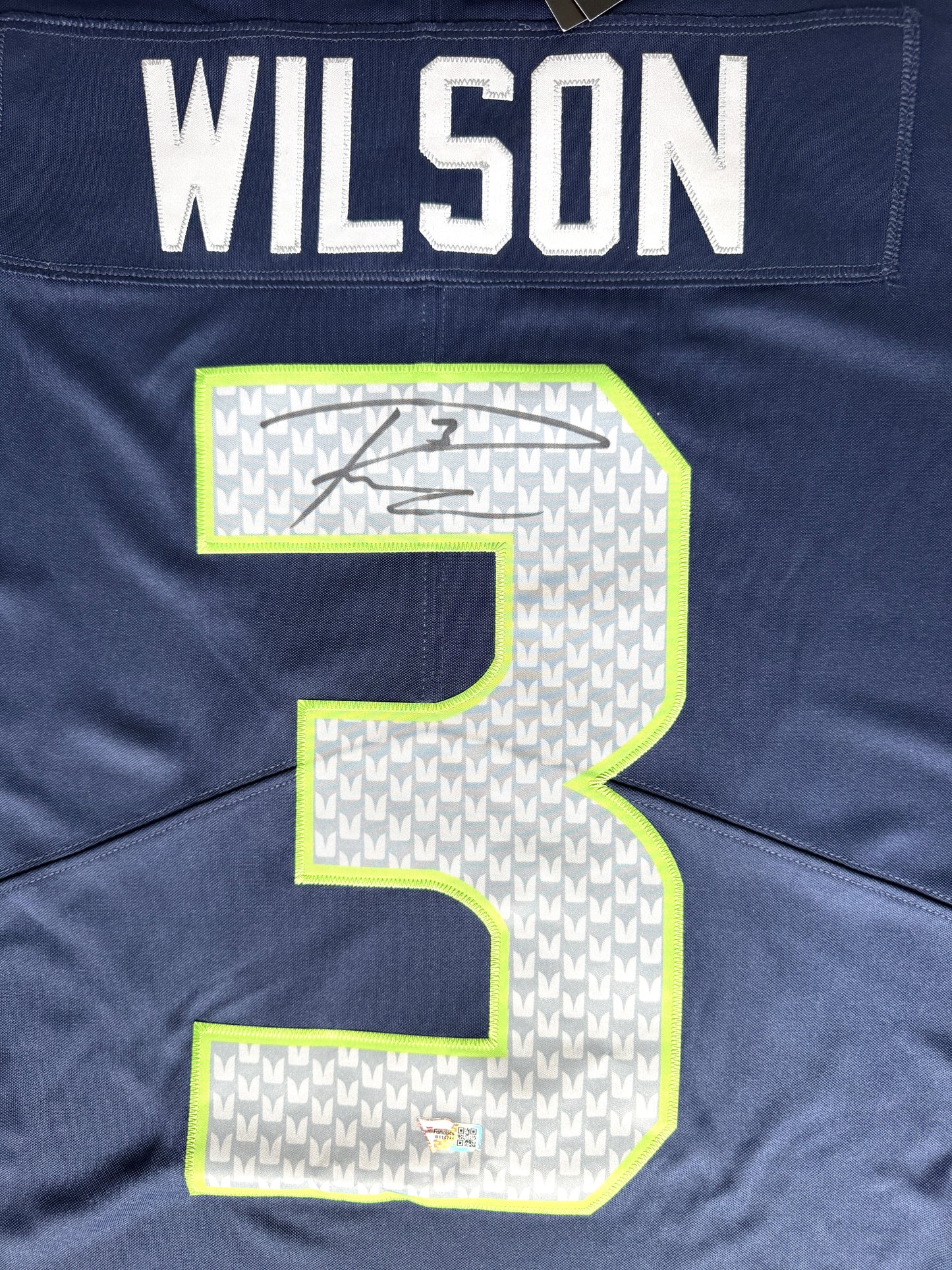 Russell Wilson Signed Seattle Seahawks Nike On-Field Jersey – Beckett Authenticated✅