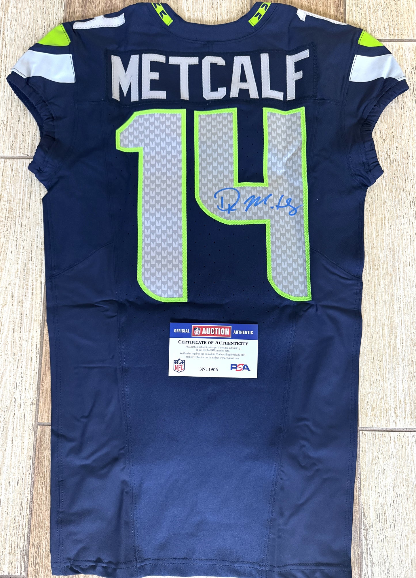 DK Metcalf Hand-Signed Seattle Seahawks Nike Authentic NFL Jersey Rare Memorabilia - PSA Certified