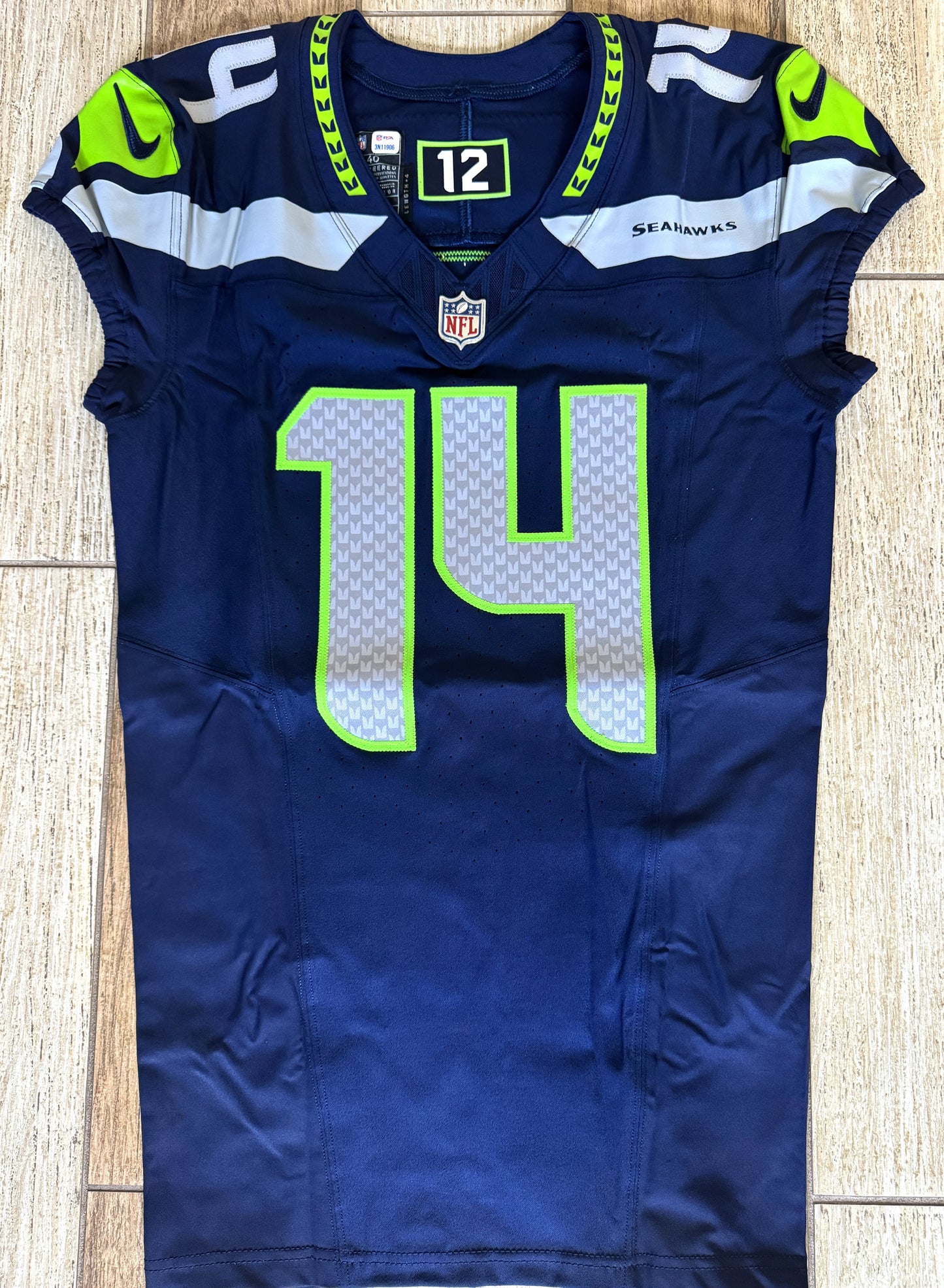 DK Metcalf Hand-Signed Seattle Seahawks Nike Authentic NFL Jersey Rare Memorabilia - PSA Certified
