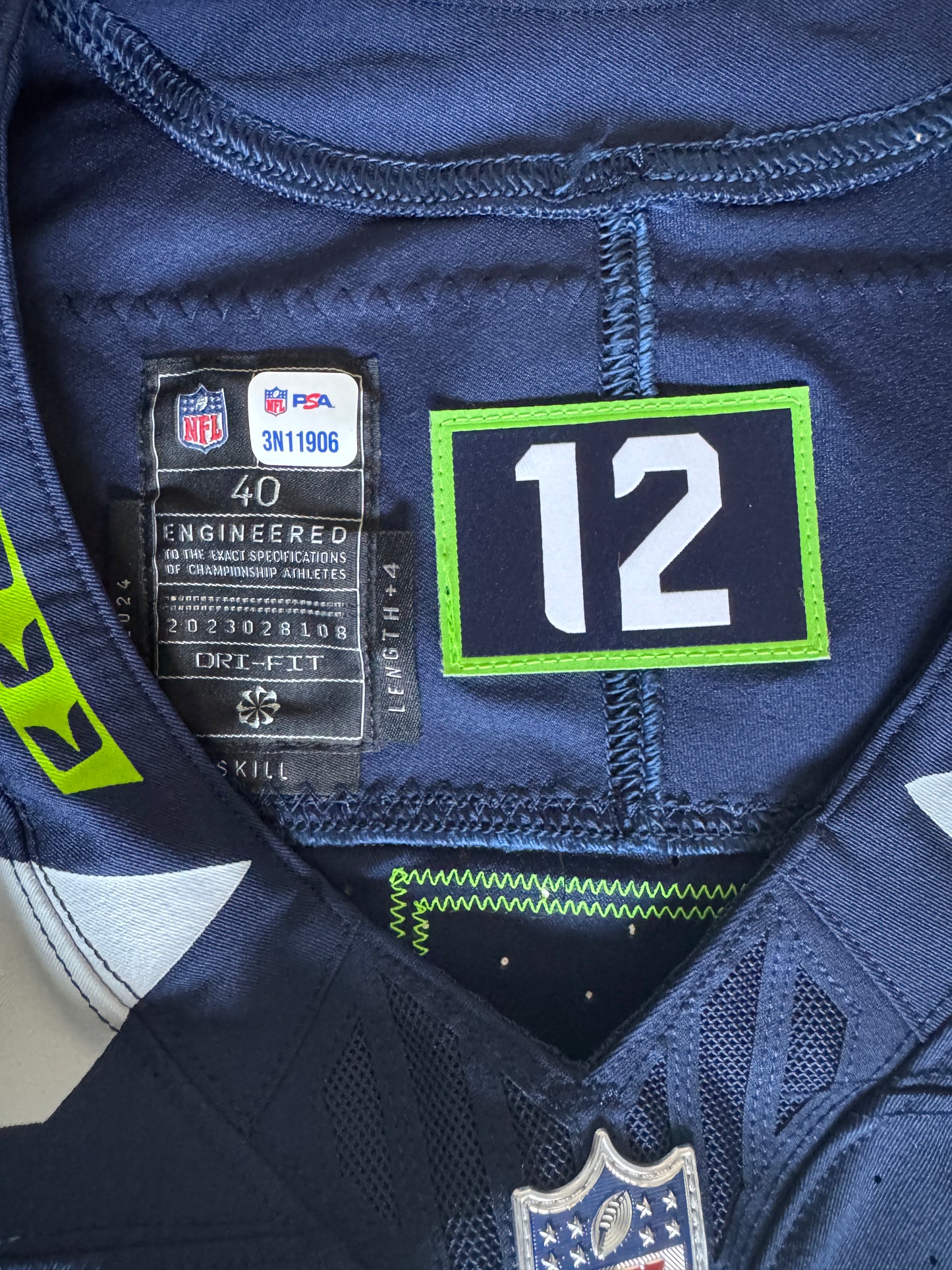 DK Metcalf Hand-Signed Seattle Seahawks Nike Authentic NFL Jersey Rare Memorabilia - PSA Certified