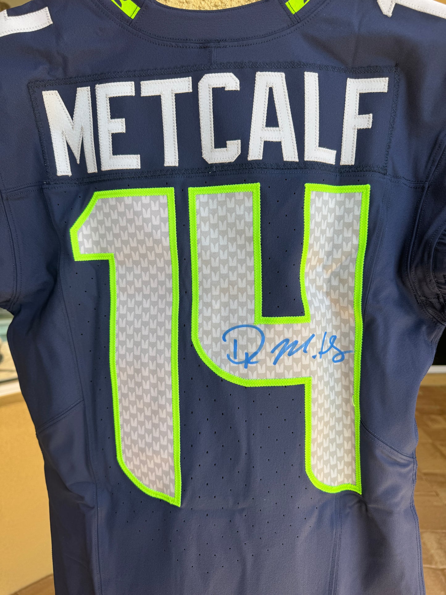 DK Metcalf Hand-Signed Seattle Seahawks Nike Authentic NFL Jersey Rare Memorabilia - PSA Certified
