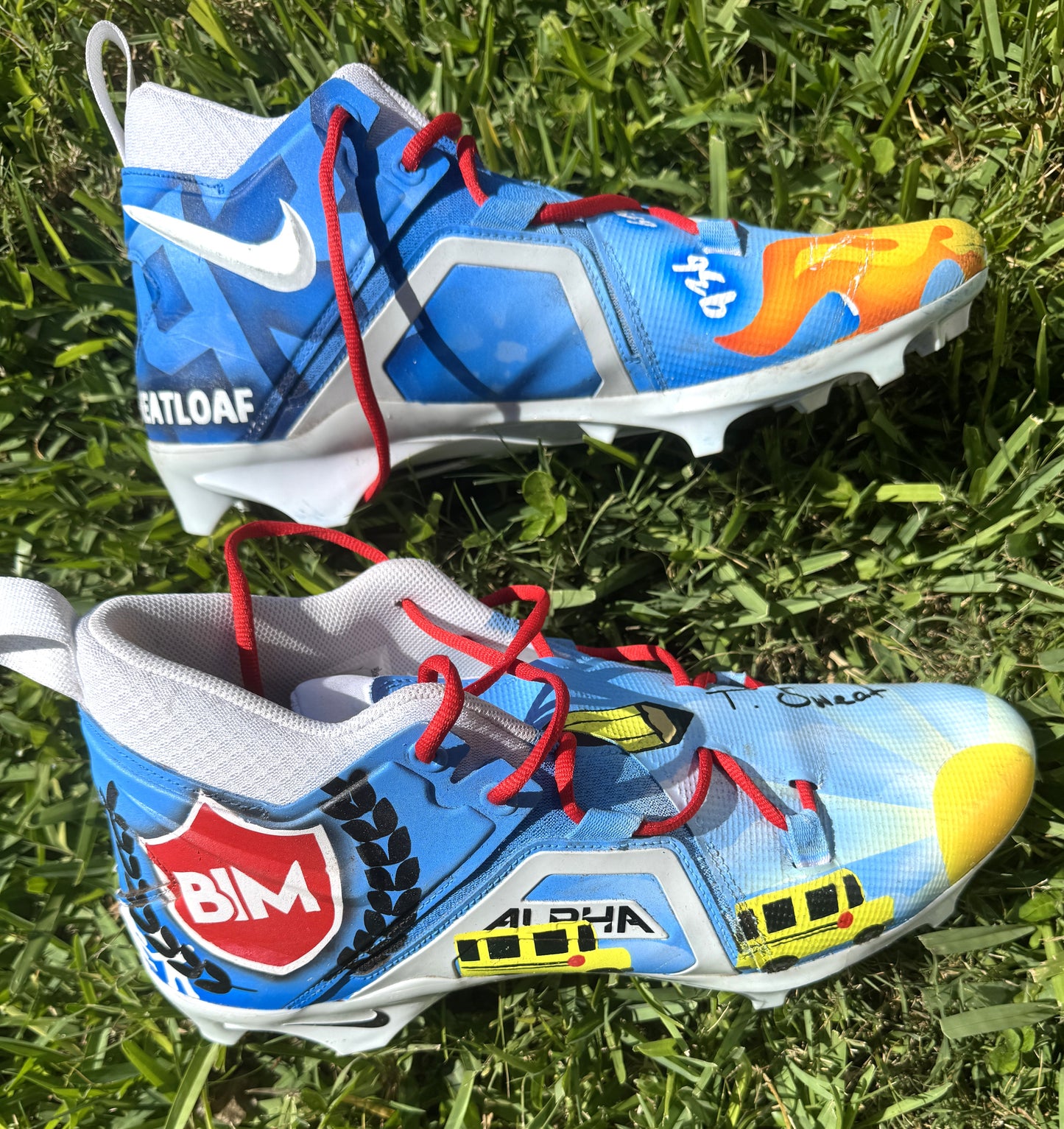 T'Vondre Sweat Signed Tennessee Titans Custom Cleats (2024 season) - Benefitting Backfield in Motion Inc.Professional Sports Authenticator (PSA) COA