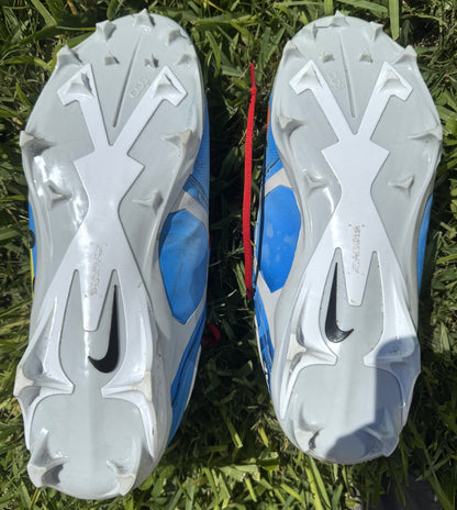 T'Vondre Sweat Signed Tennessee Titans Custom Cleats (2024 season) - Benefitting Backfield in Motion Inc.Professional Sports Authenticator (PSA) COA