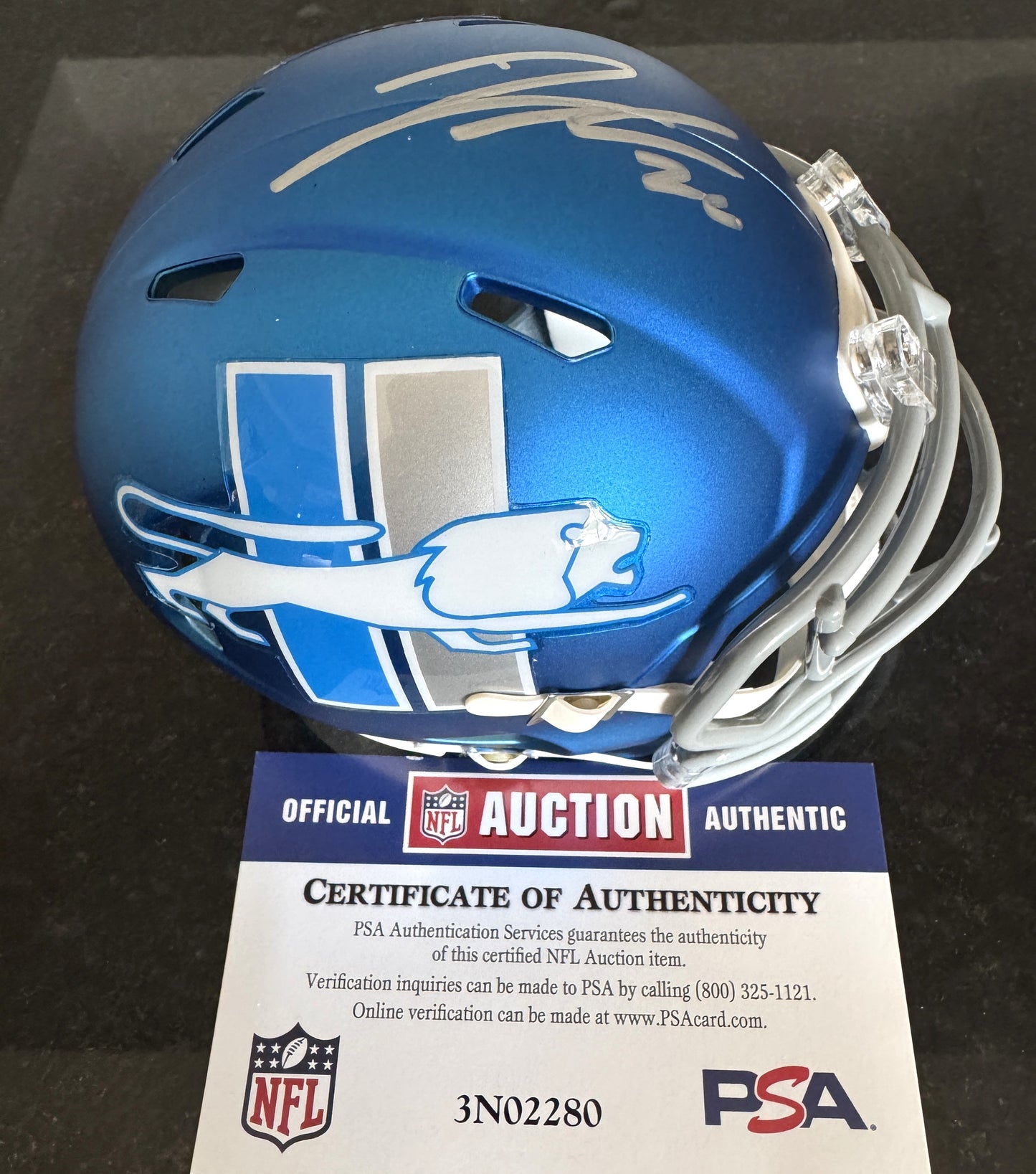 Jahmyr Gibbs Hand-Signed✍️Detroit Lions🦁Alternate Mini Helmet - PSA COA🛡️
