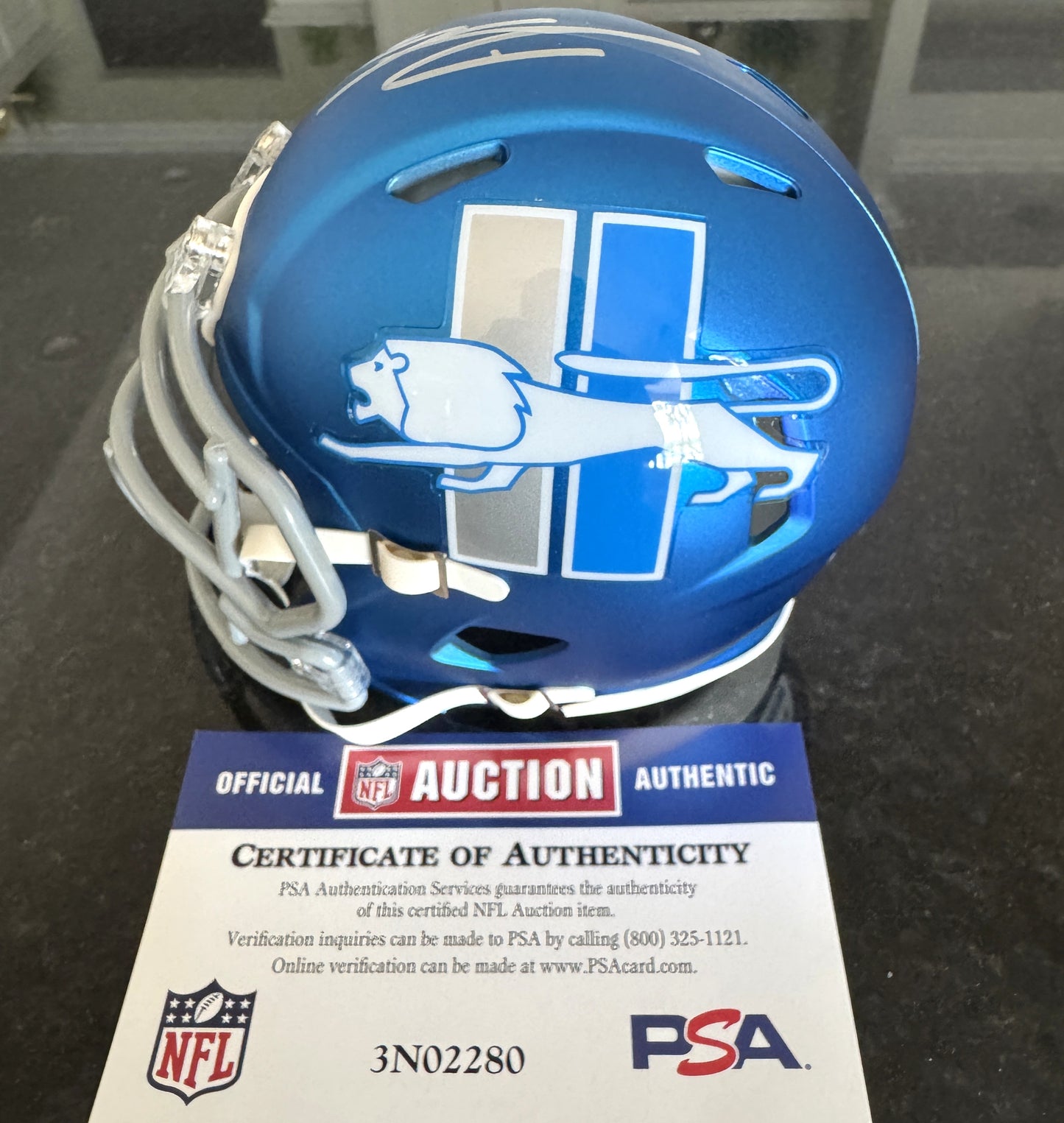 Jahmyr Gibbs Hand-Signed✍️Detroit Lions🦁Alternate Mini Helmet - PSA COA🛡️