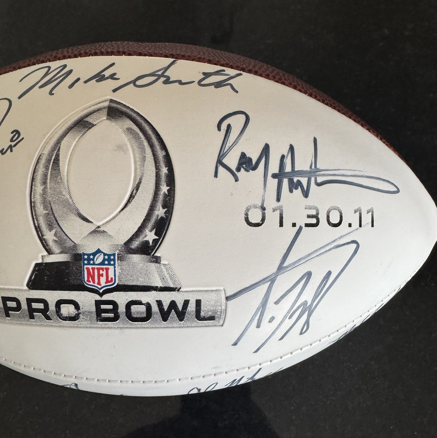 Multi Signed Pro Bowl Wilson Ball 2011 Signed by Drew Brees, Matt Ryan, Julius Peppers and many more.. Also inc. PSA Authenticity 🛡️
