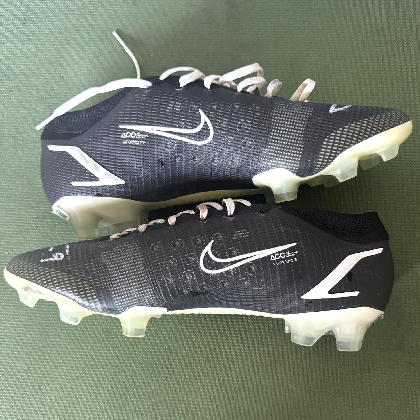 Justin Tucker Signed✍️GAME WORN💪NFL Cleats👟2021-22 Season Baltimore Ravens💜Inscribed🛡️