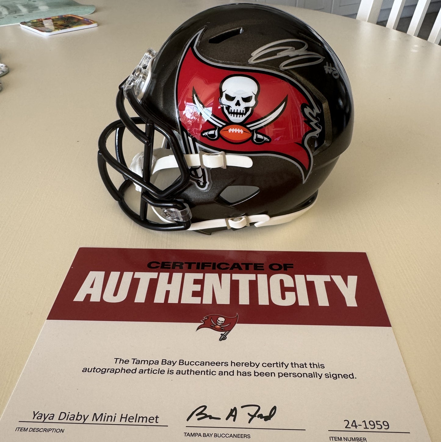 Yaya Diaby💪Hand-Signed Tampa Bay Buccaneers🏴‍☠️ Riddell Mini Helmet Includes COA🏈