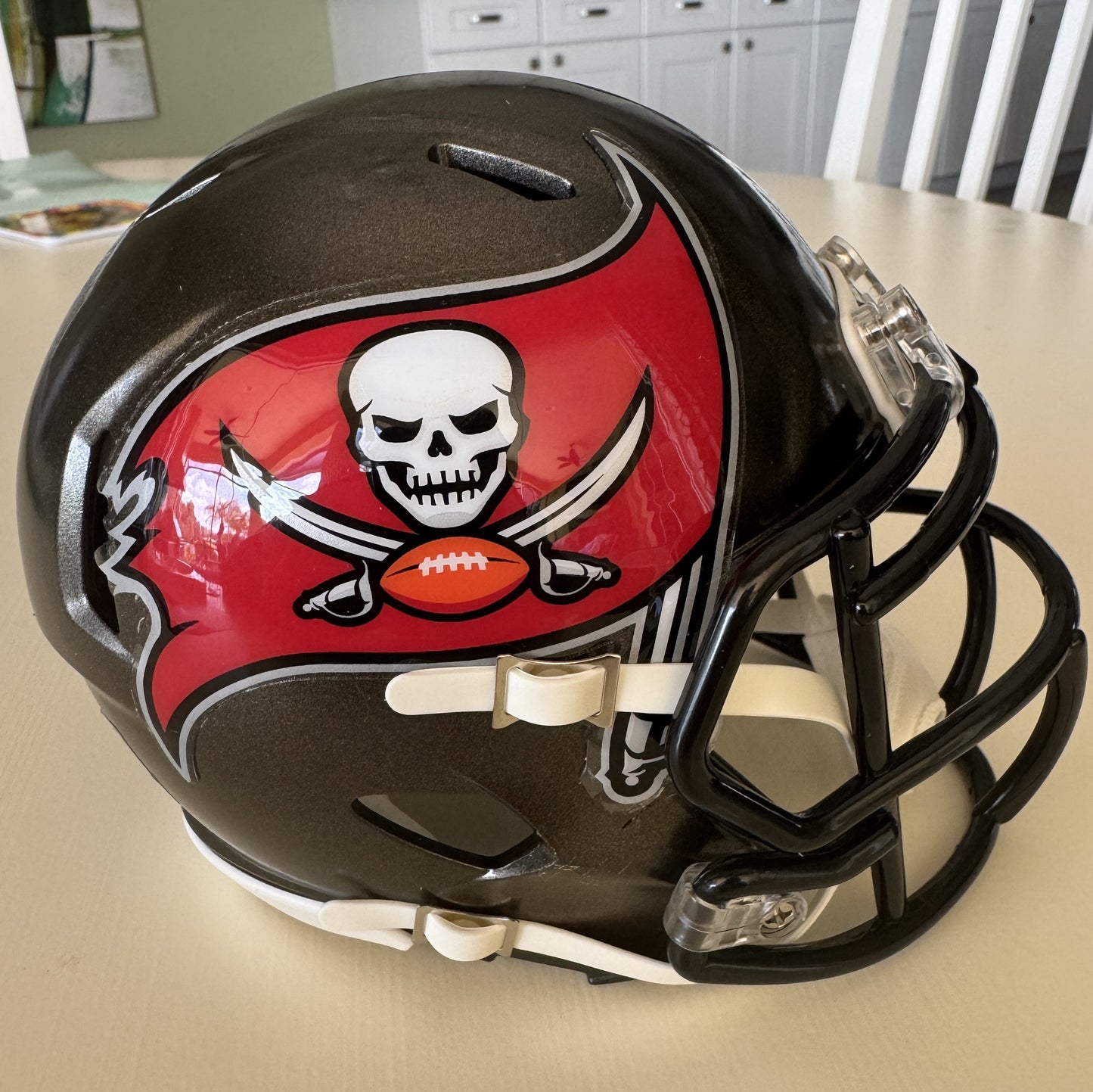 Yaya Diaby💪Hand-Signed Tampa Bay Buccaneers🏴‍☠️ Riddell Mini Helmet Includes COA🏈