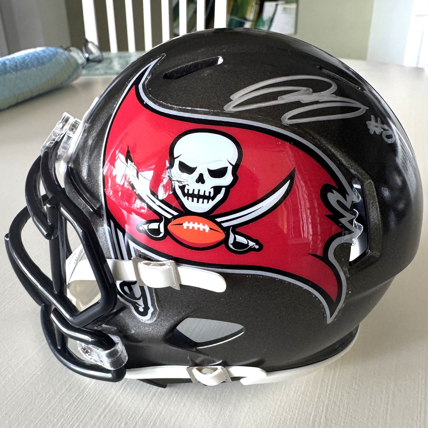 Yaya Diaby💪Hand-Signed Tampa Bay Buccaneers🏴‍☠️ Riddell Mini Helmet Includes COA🏈