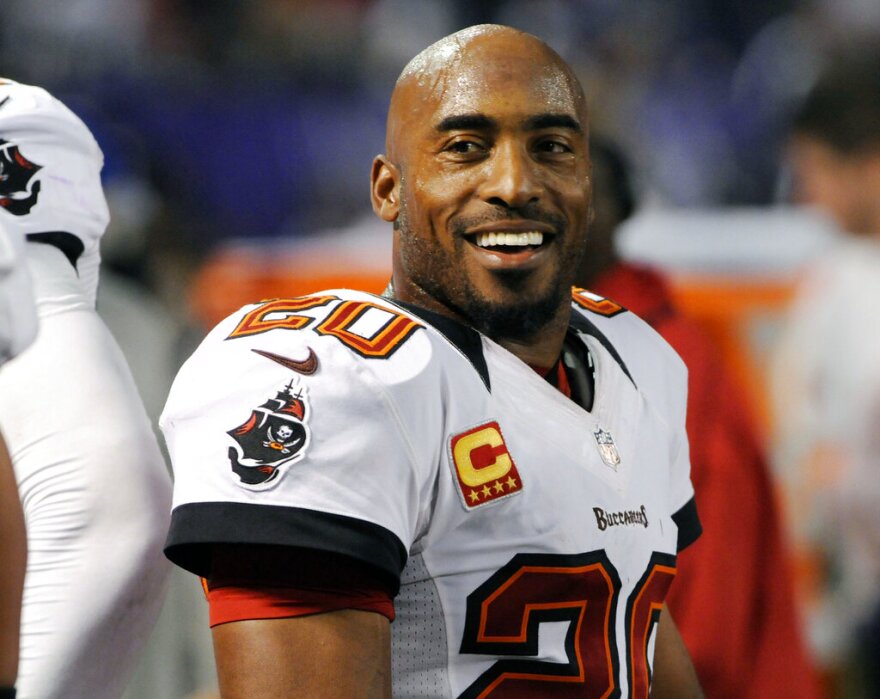 Ronde Barber Signed✍️Tampa Bay Buccaneers🏴‍☠Mini Helmet with HOF 23 Inscription