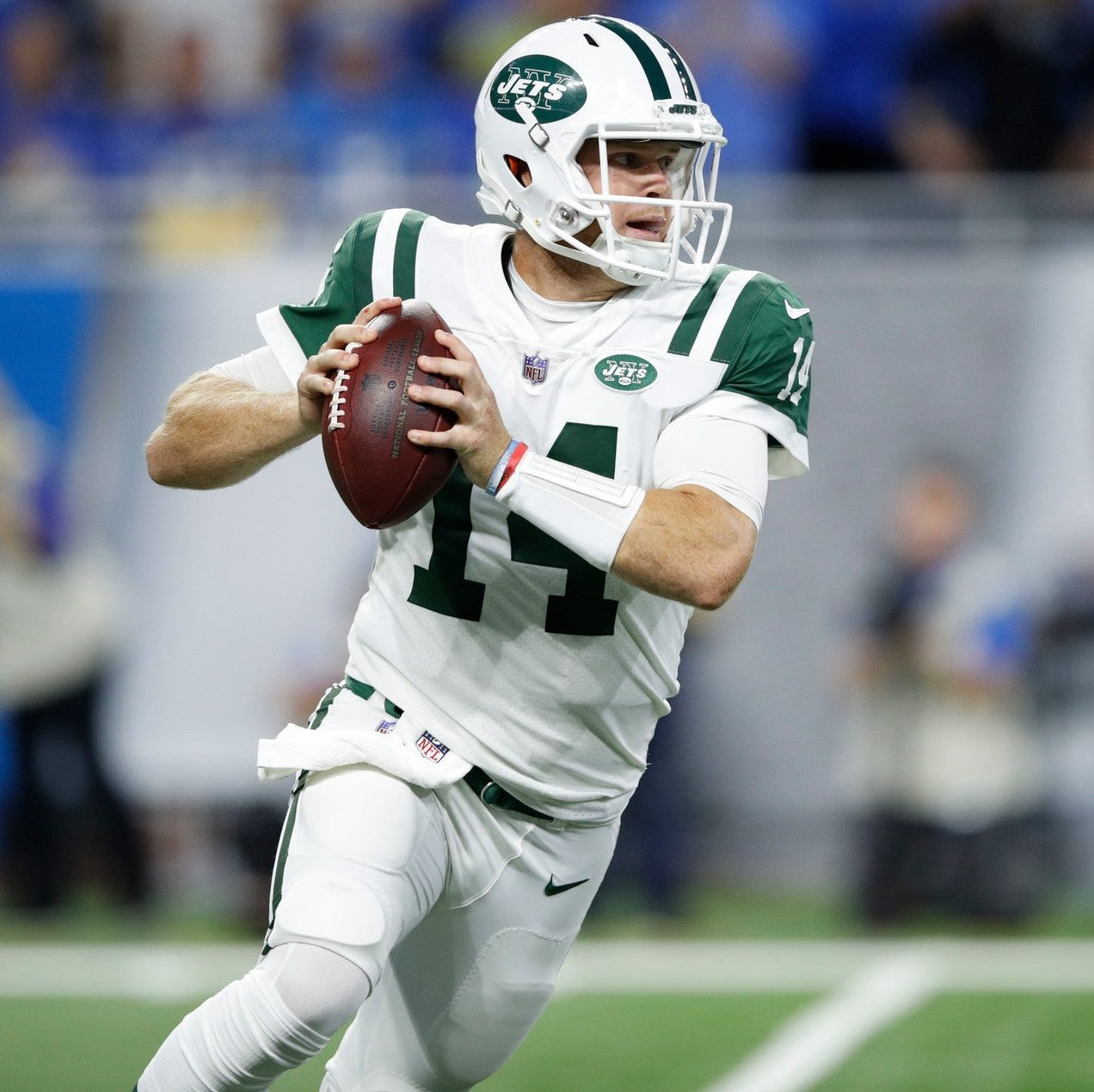 Sam Darnold Hand Signed ✍️ New York Jets 🟢⚪ mini NFL Helmet 🏈 Also includes PSA COA 🛡️