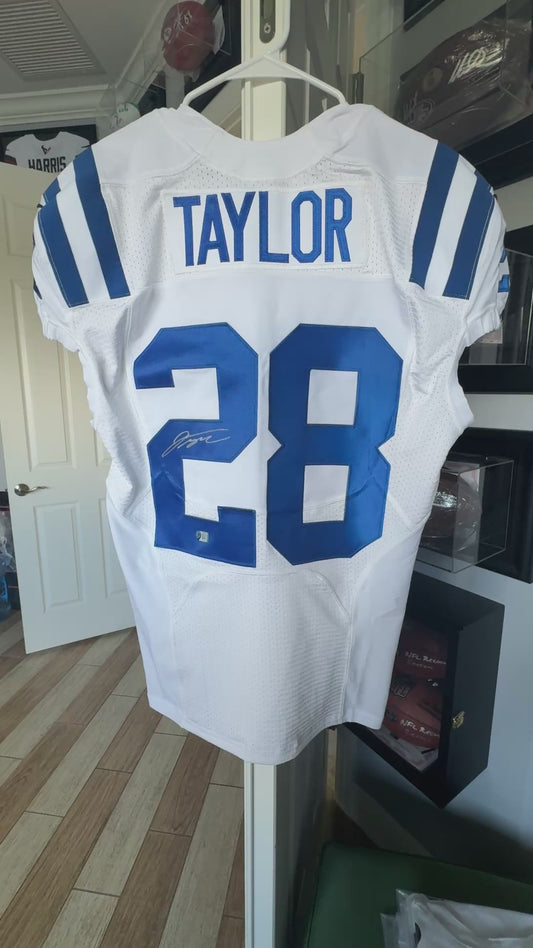 Jonathan Taylor SIGNED TEAM ISSUED Indianapolis Colts Nike NFL Jersey 👕 Also includes COA 🛡️