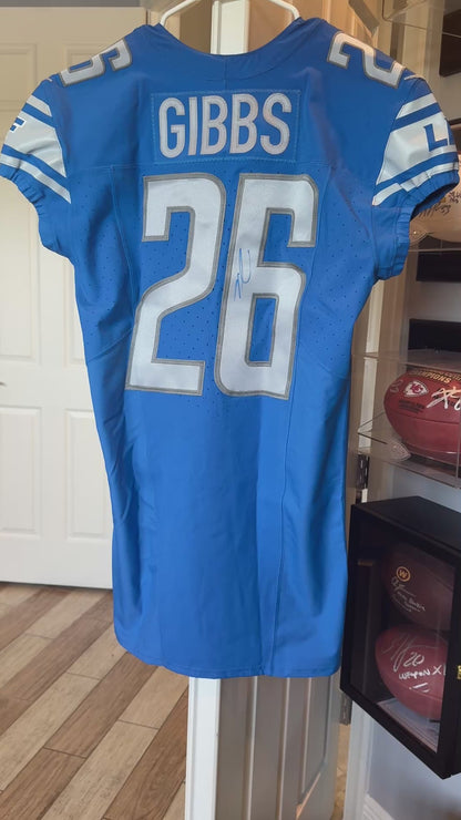 Jahmyr Gibbs SIGNED✍️Detroit Lions🦁Authentic Nike NFL Jersey👕 Also includes PSA Authentication💥