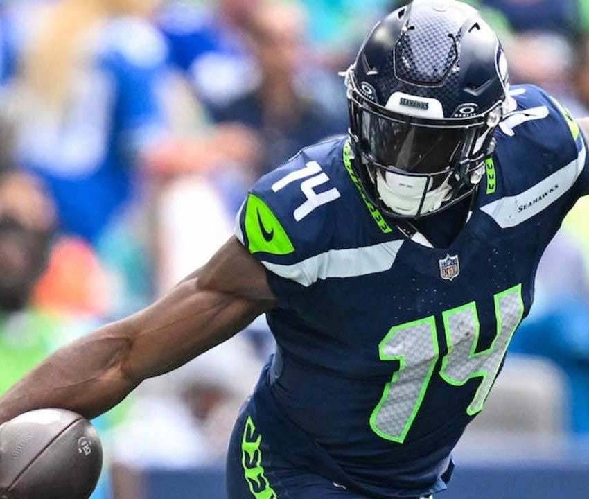 DK Metcalf Hand-Signed Seattle Seahawks Nike Authentic NFL Jersey Rare Memorabilia - PSA Certified